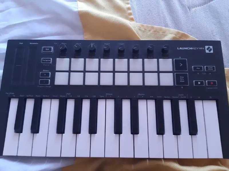 Novation launchkey mini mk3, все работает, все крутится, 200 лари, коцек нет, Тбилиси — Тбилиси — 200 ₾