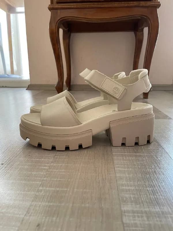 Timberland, оригинальные. Прекрасная база на все случаи жизни! Очень удобная колодка (небольшой подъ — Тбилиси — 180 ₾