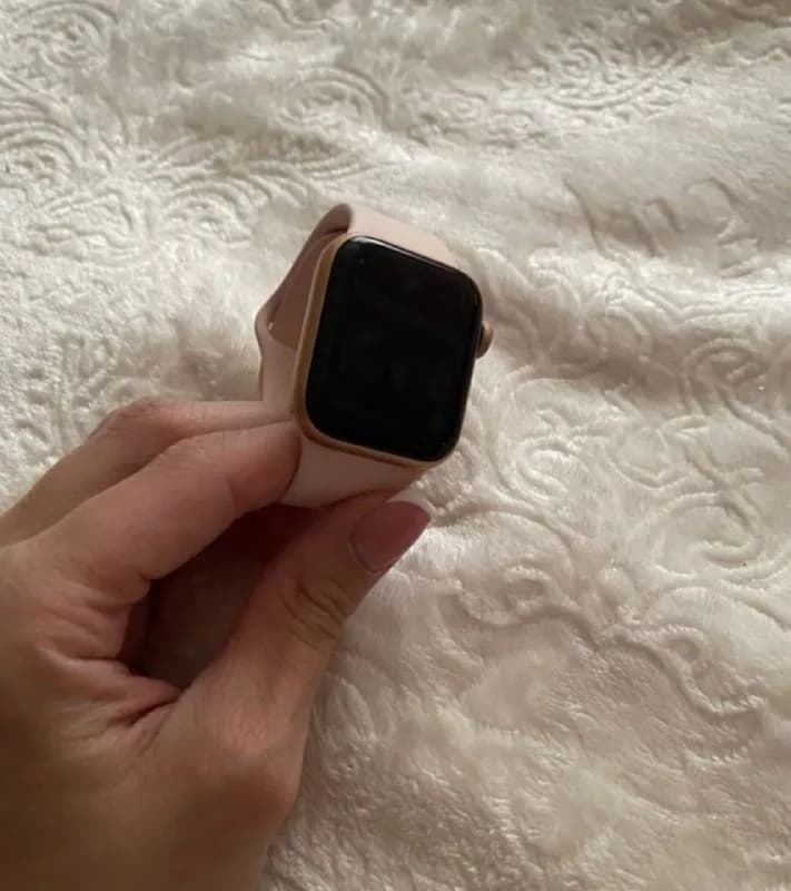 apple watch 5 series 40 mm в идеальном состоянии. Цена 500 лари (есть небольшой торг) — Тбилиси — 500 ₾