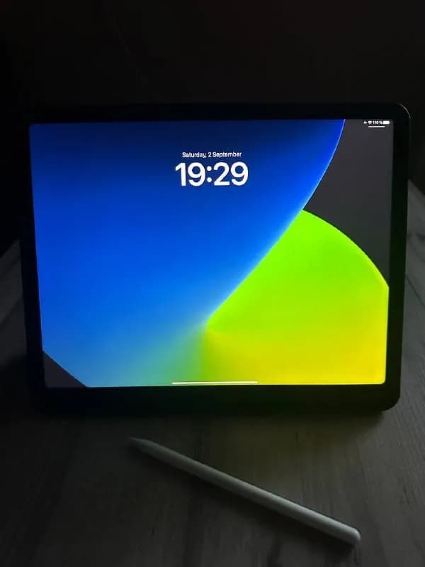 Ipad Pro 12.9 m1 (5th generation) 2021 года 256 гб wifi (американская версия с переходником на еврор — Тбилиси — 2 900 ₾