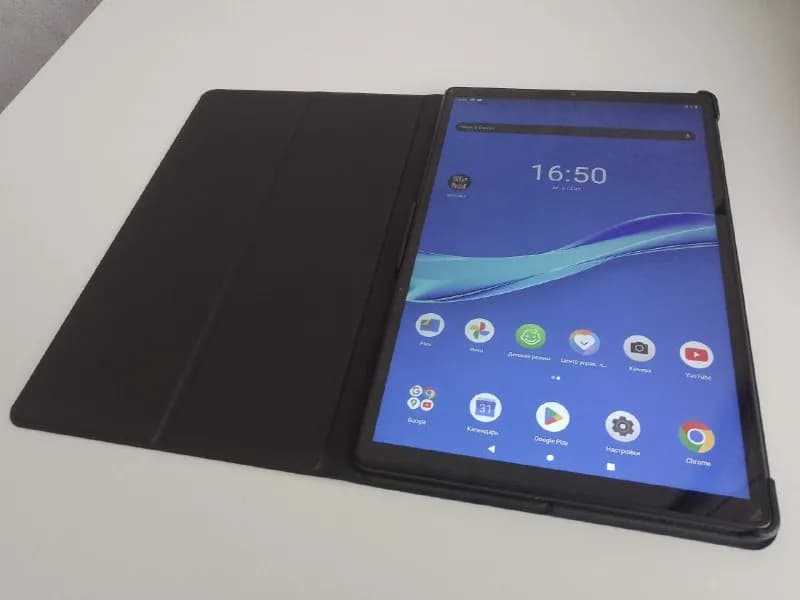Lenovo M10 FHD Plus. Достался в подарок. Комплект на фото. Без зарядника (зарядник забрал подаривший — Тбилиси — 500 ₾