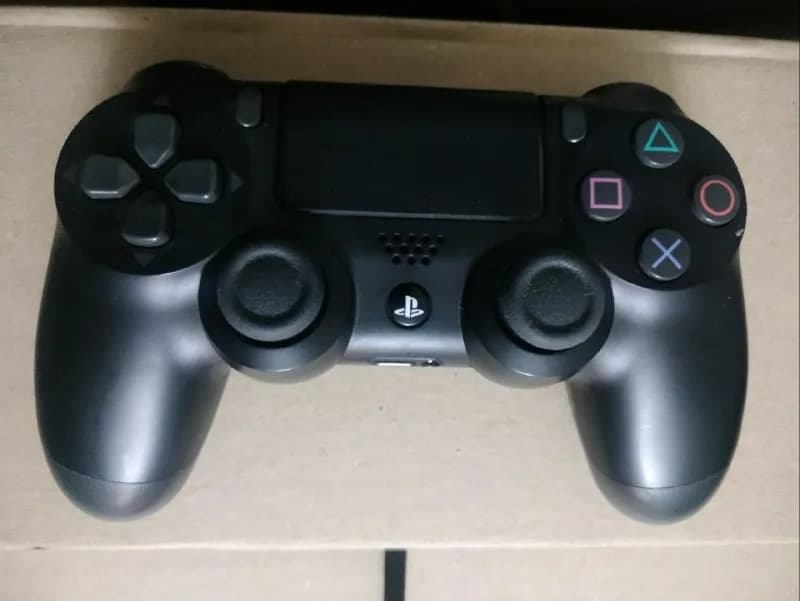 Sony DualShok 4 v2 для PlayStation 4 (CUH-ZCT2E) — 50 лари (продан) — Тбилиси — 50 ₾