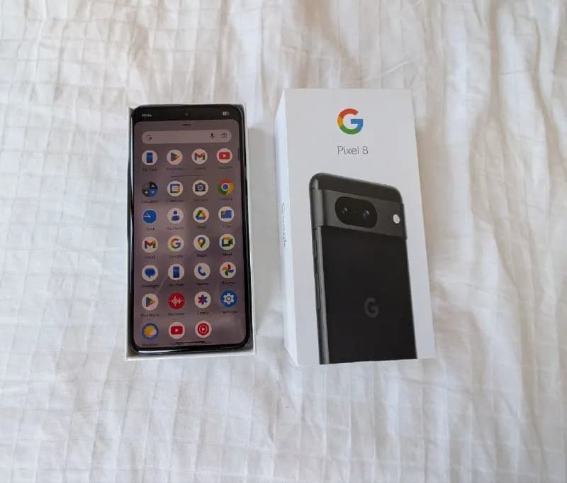Google Pixel 8, полная заводская комплектация с коробкой, плюс чехол, телефон в отличном состоянии, — Тбилиси — 850 ₾