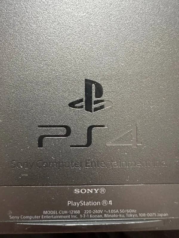 PlayStation 4, модель CUH-1216B (500 ГБ). Консоль полностью исправна, работает без нареканий. Играл — Батуми — 500 ₾