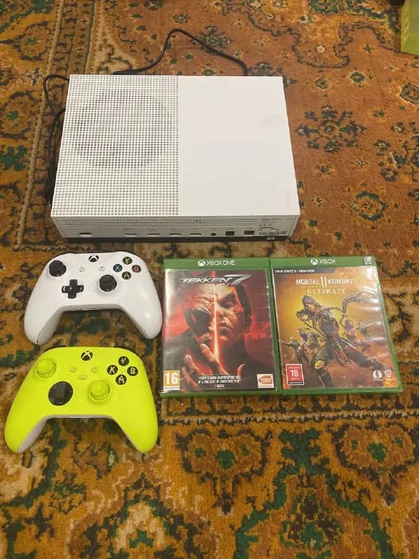 Xbox One S и 2 джойстика — Тбилиси — 450 ₾