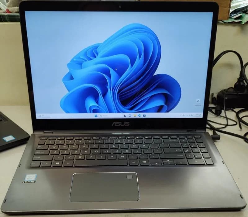 ASUS Q525ua — Тбилиси