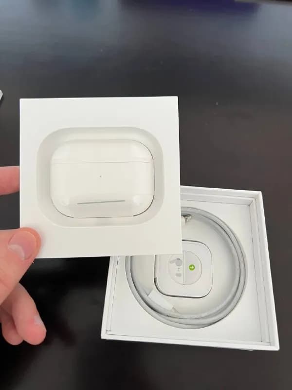 Air Pods Pro 1 gen (Magsafe), оригинал, полный комплект (зарядка, амбушюры, коробка), отличное состо — Тбилиси — 399 ₾