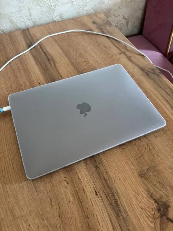 MacBook Pro 13» (2020, Intel) — Батуми — 850 ₾