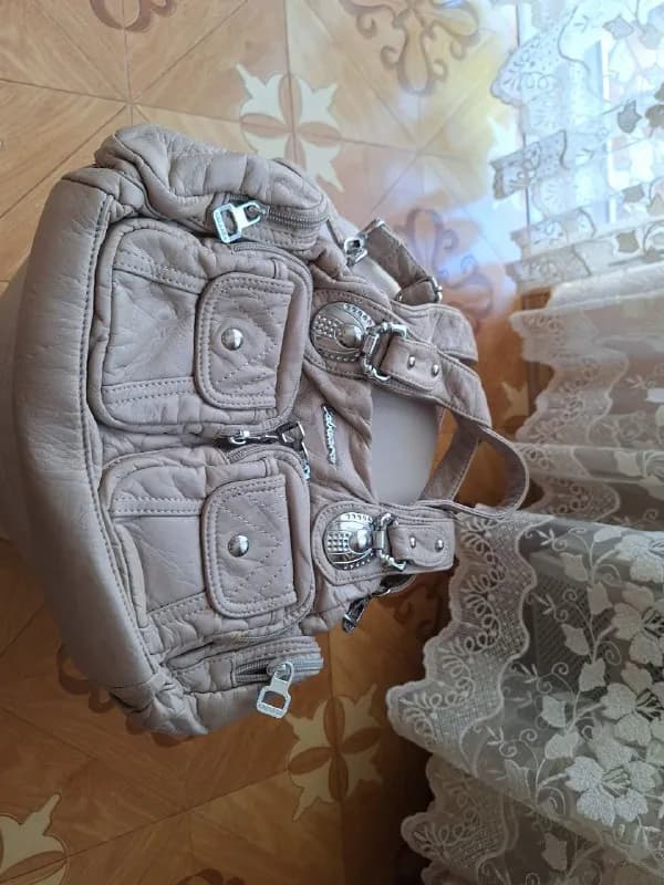 Prodautsia symohki vse brend.ceni v lihky ne dorogo — Батуми