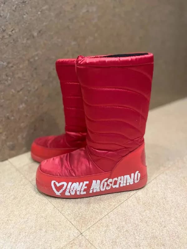 1. Красные луноходы от бренда MOSCHINO — 37р, 30 лари. (покупала за 300). Идеальное состояние, носи — Тбилиси — 30 ₾