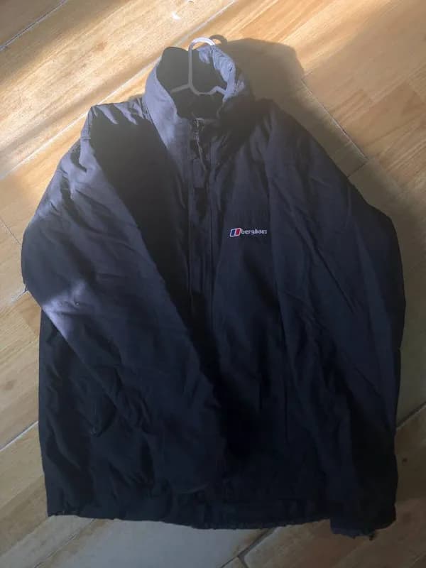 1. Тёплая куртка Berghaus с кастомным рисунком на спине, L (хорошее состояние, не нашёл каких-либо с — Тбилиси — 45 ₾