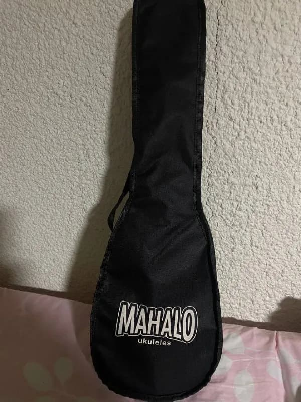 Mahalo, в хорошем состоянии, в комплекте идет чехол. — Тбилиси — 200 ₾