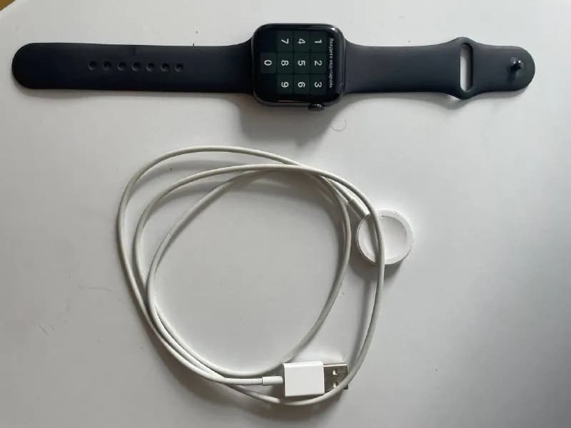Apple Watch Series 5 (GPS) — Тбилиси — 390 ₾