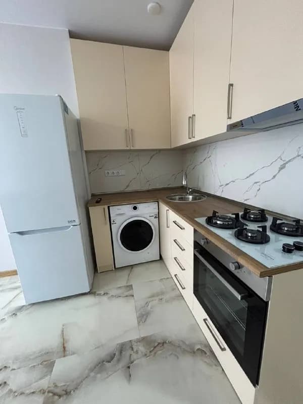 20 школы) — Батуми — 400 $
