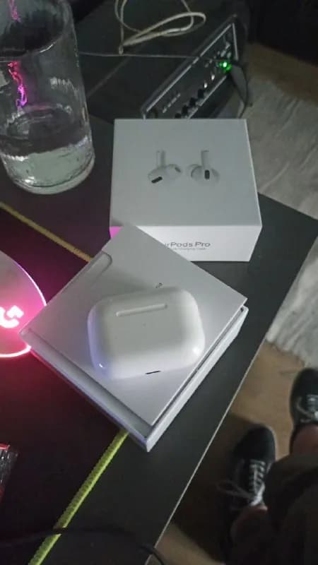airpods pro. Копия, заказал по ошибке вместо 2-го поколения. 60 лари. Пользовался пару часов. Компле — Тбилиси — 60 ₾