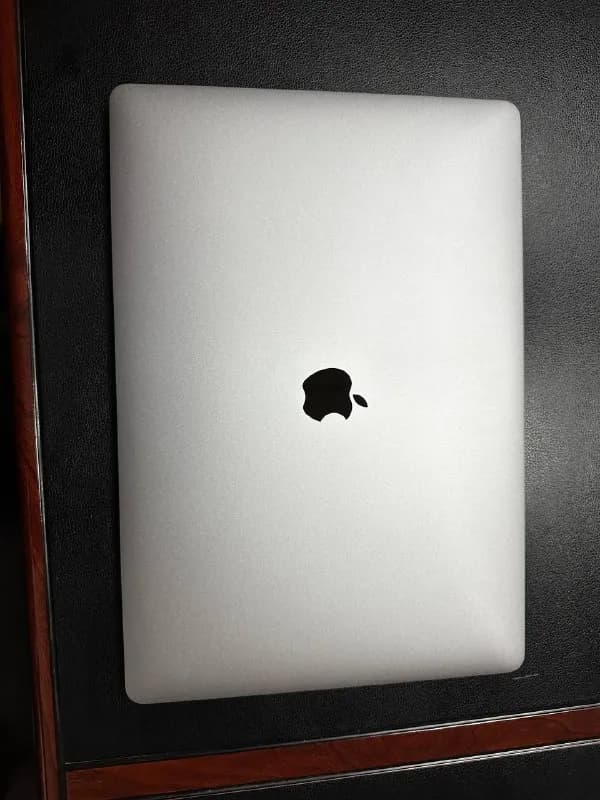 MacBook Pro (15-inch, 2018) с тач баром. — Тбилиси — 650 $