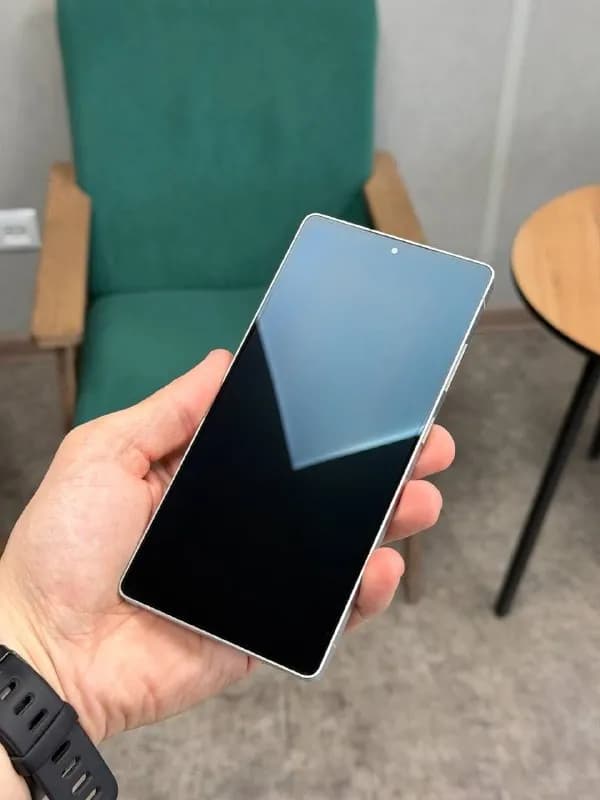 Samsung Galaxy S25 Ultra 12/256 Гб, версия сим + еСим, идеальное состояние, полный родной комплект — Тбилиси — 1 700 ₾