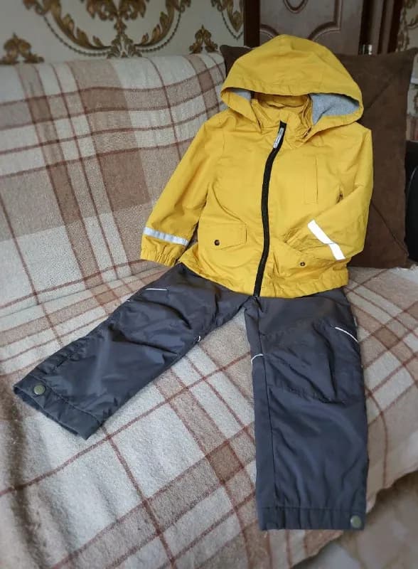 H&M 92-98р. Длина рукава от плеча 34,5 см. Внутри мягкая подкладка. Все кармашки действующие, не пот — Тбилиси — 14 ₾