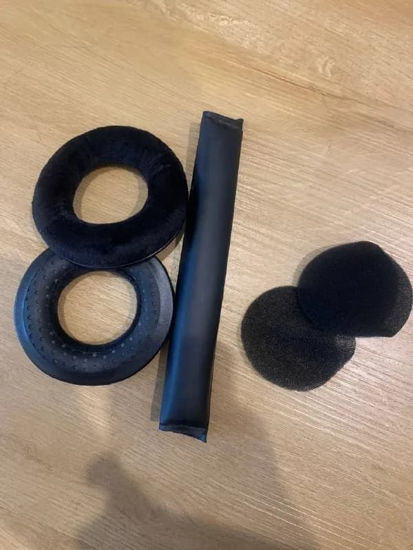 Beyerdynamic 770. Китай. У меня стоят такие же — норм. Отдам ДАРОМ, валяются и место занимают. Батум — Батуми
