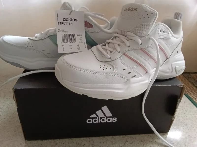ADIDAS. Натуральная кожа.Осталось 4 пары.230 лари без торга. — Тбилиси — 230 ₾