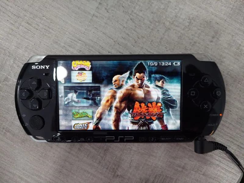 Sony PSP 3000. Состояние отличное. Прошита. Переходник на micro sd в комплекте. Продается без кабеля — Тбилиси — 120 ₾