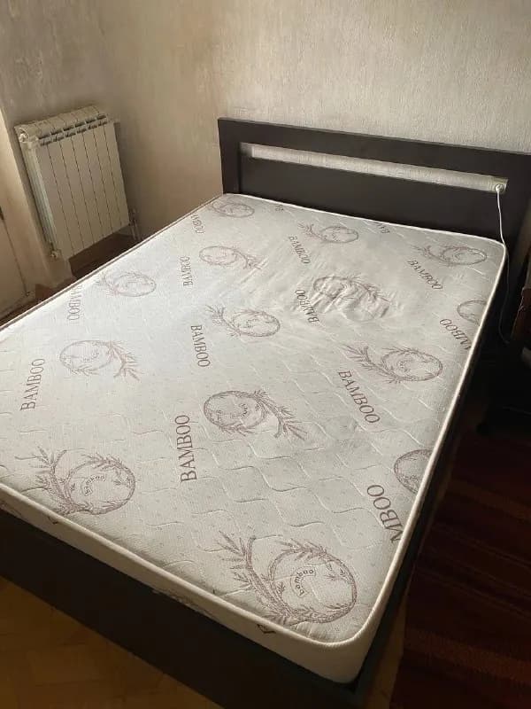 2 спальная кровать + матрас, 140 на 200, матрас очень удобный, состояние отличное. Цена 700 лар. Сам — Тбилиси — 700 ₾