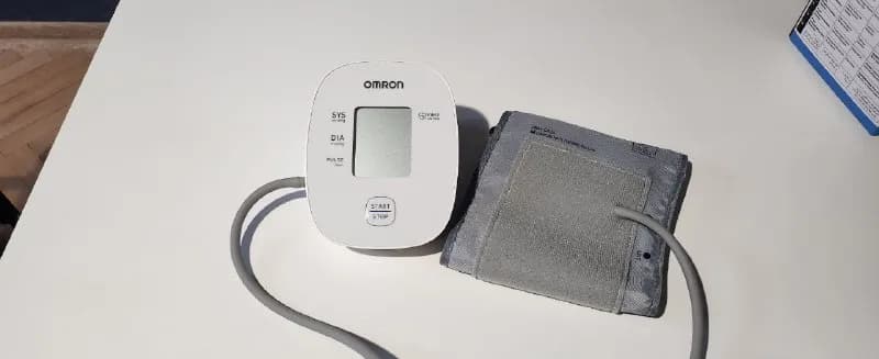 1. Тонометр Omron, пользовались раз 10, работает от батареек. 80 лари — Тбилиси — 80 ₾