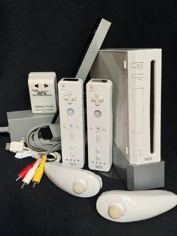 Nintendo Wii RVL-001 (версия со слотами для контроллеров и карт памяти GameCube) — Тбилиси — 235 ₾