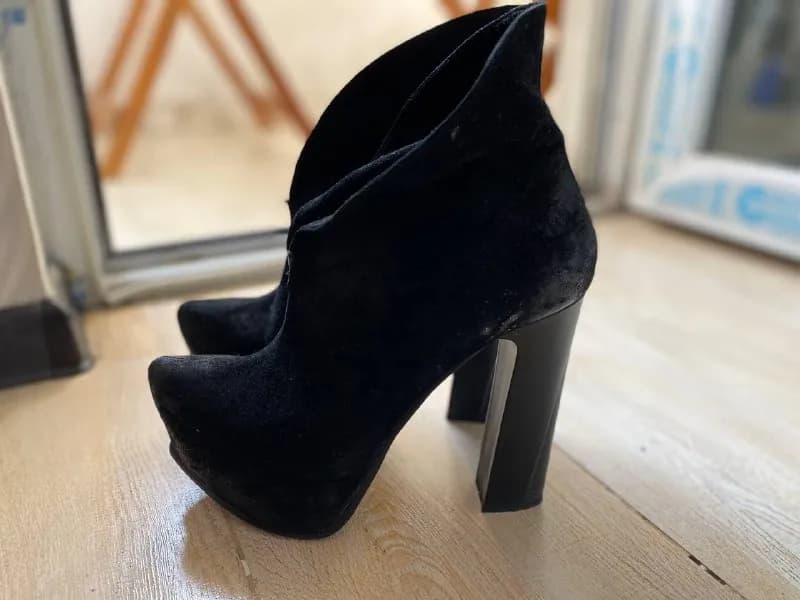 TJ Collection, серия Hand Made. Натуральная замша, стелька из натуральной кожи. Размер 37-38. Произв — Тбилиси — 150 ₾