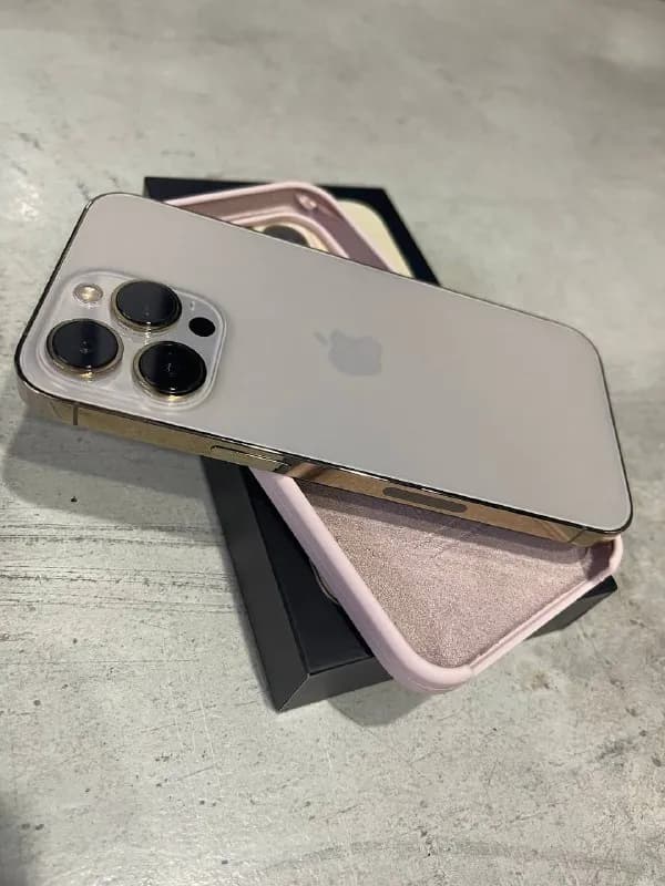 iPhone 13 pro, 256 gb+ Apple Watch 3 серии 42 мм — 2500 лар — Тбилиси — 2500 ₾
