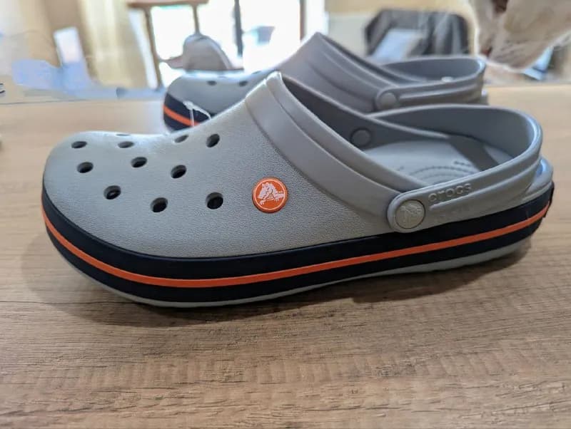 Crocs, оригинал, абсолютно новые, заказывал с Амазона. Размер на фото (43-44 EU). Не подошли по разм — Тбилиси — 120 ₾