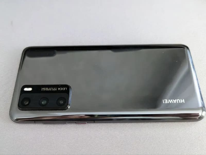 Huawei p40 5g 256Gb 2 sim и вместе с ним Huawei Band 6. Е — сим нету. Состояние хорошее, был куплен — Тбилиси — 600 ₾