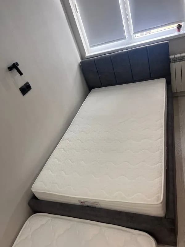 2 кровати с матрасами, размеры 1,5. Ширина 130, длина 220. В очень хорошем состоянии. Матрасы отли — Тбилиси — 950 ₾