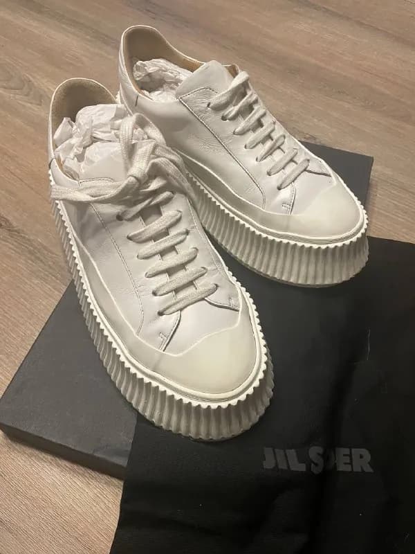 Jil Sander, на улице были несколько раз. В отличном состоянии. Размер 38, но большемерят. По стельке — Тбилиси — 450 ₾