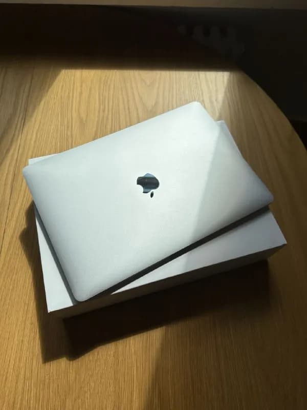 MacBook Air M[телефон] GB, 256 GB SSD. — Тбилиси — 2 500 ₾