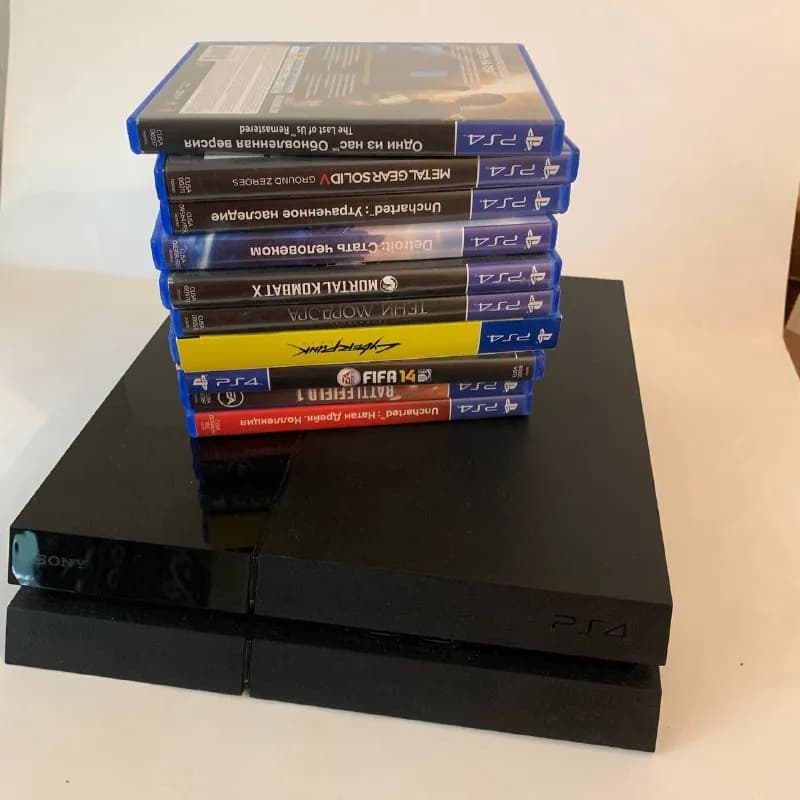 Sony PlayStation 4, 500GB, в отличном состоянии. В комплекте идет 10 дисков с разными играми и один — Тбилиси — 600 ₾