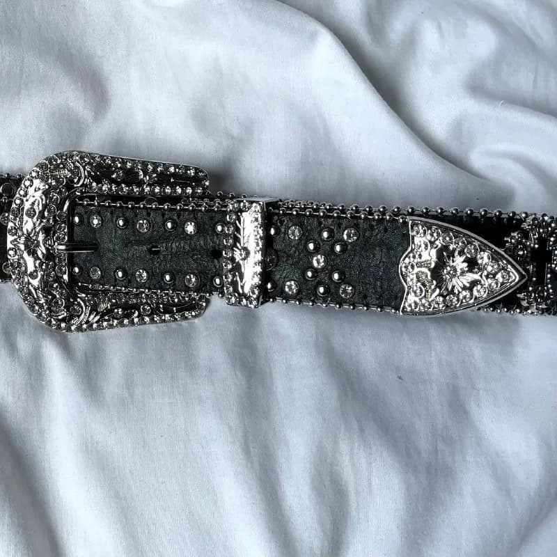 belt with rhinestones 𓋚 100 ₾ — Тбилиси — 100 ₾