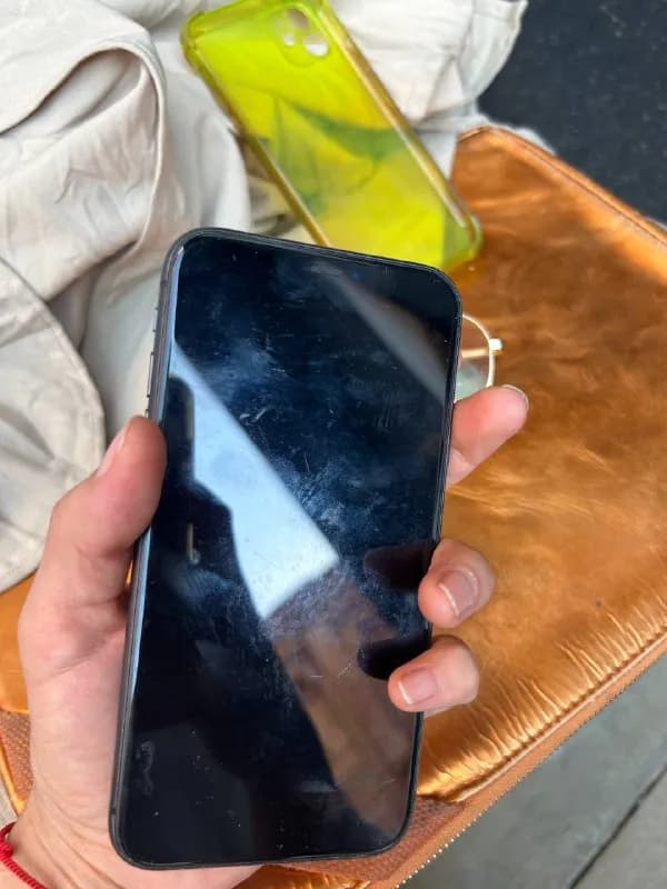 iPhone 11 (300$) и оригинальный новый чехол для 14 (100 лари вместо 200) — Тбилиси — 300 ₾