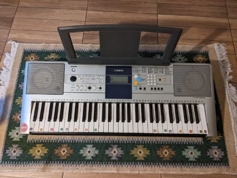 yamaha psr-e323. Все работает отлично. В комплекте подставка под ноты и подставка под синтезатор (не — Тбилиси — 500 ₾