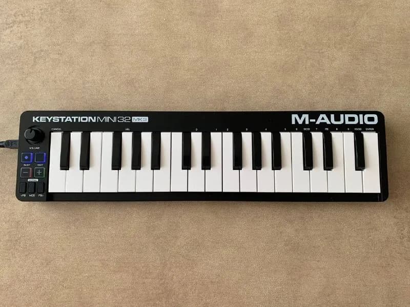 M-Audio Keystation Mini 32 MK3 — 120 лари. Идеальное состояние. Без торга, только наличные. Встреча — Батуми — 120 ₾