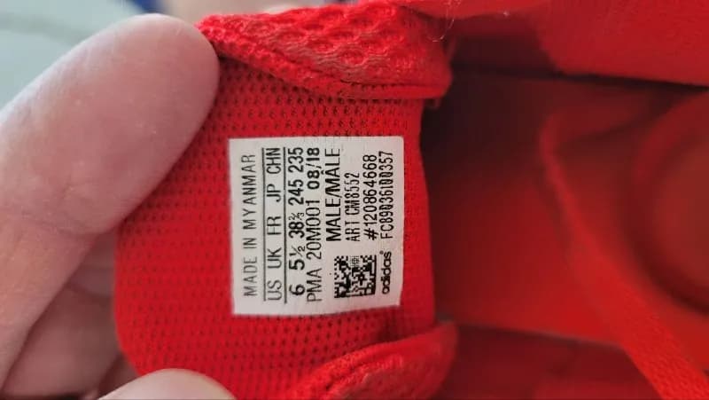 Adidas 30 лари и бутсы кожаные Kipsta 80 лари. На 36-37 размер. Состояние идеальное. Кожаные как нов — Батуми — 30 ₾