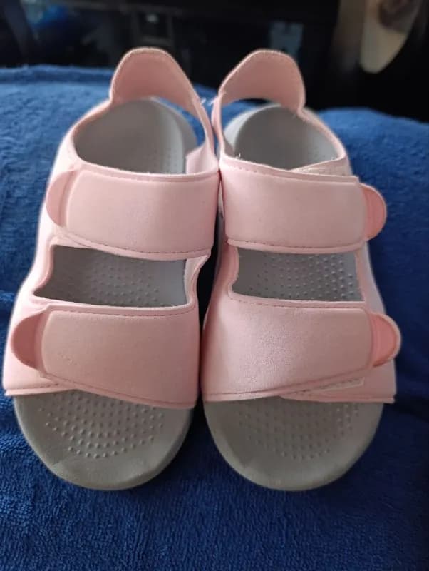 Adidas детские. Размер 31, мягкие и очень лёгкие. 30лари. — Батуми — 30 ₾