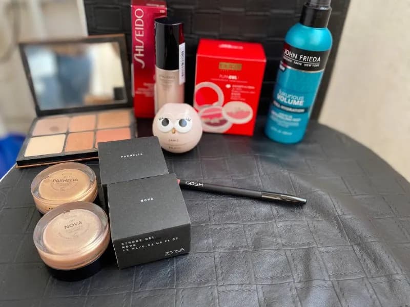 1. Палетка для лица Smashbox The Cali Contour: знаменитый скульптор, бронзер, румяна, пудра и два ха — Тбилиси — 15 ₾