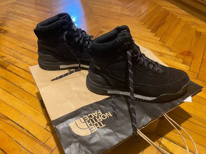The north face. Цена 250 лари. US 9 EU 40 26 см. — Тбилиси — 250 ₾