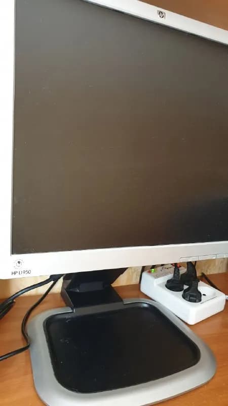 HP L1950, в отличном рабочем состоянии, цена 40 лари. — Тбилиси — 40 ₾