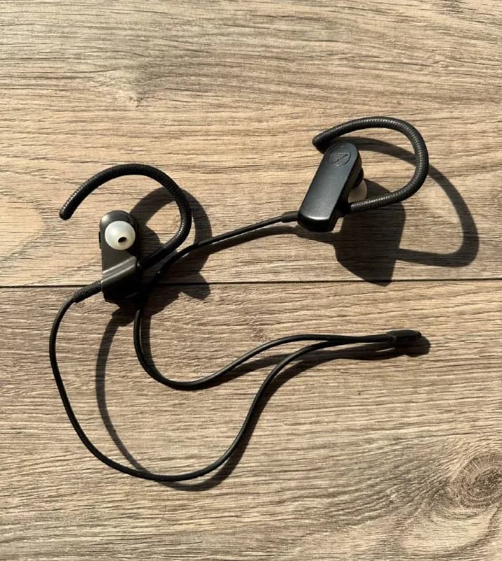 1. Беспроводные наушники Audio Technica ATH-SPORT50BT. В комплекте зарядный провод micro usb, кожаны — Тбилиси — 50 ₾