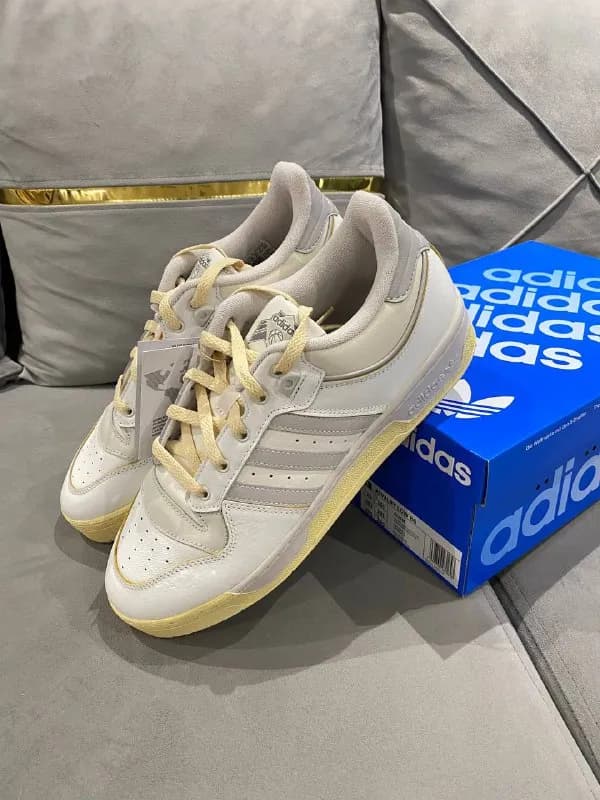 1. Adidas Rivalry Low — полностью кожаные, самое то для приближающегося сезона — Тбилиси — 250 ₾