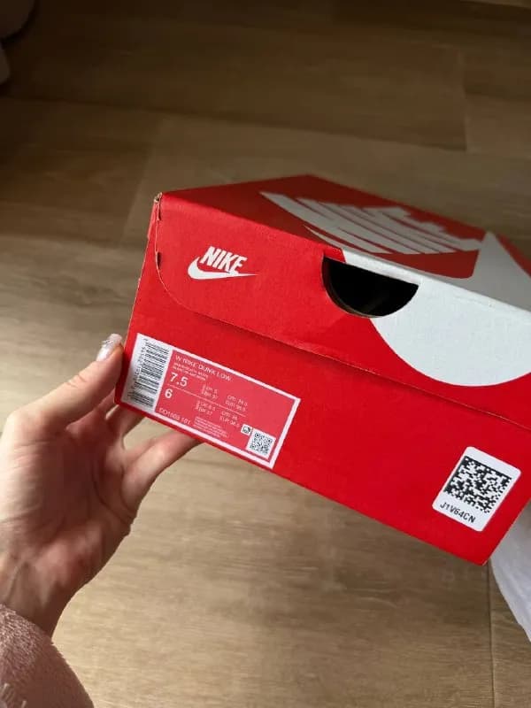 Nike. Ошиблась с размером. Подойдет на 38-38,5 размер, цена 240 лари — Тбилиси — 240 ₾