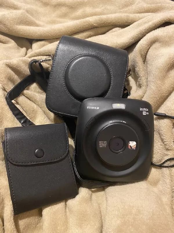 instax fujifilm sq20 в идеальном состоянии с чехлом (на фото весь комплект), состояние идеальное, поч — Тбилиси — 200 $