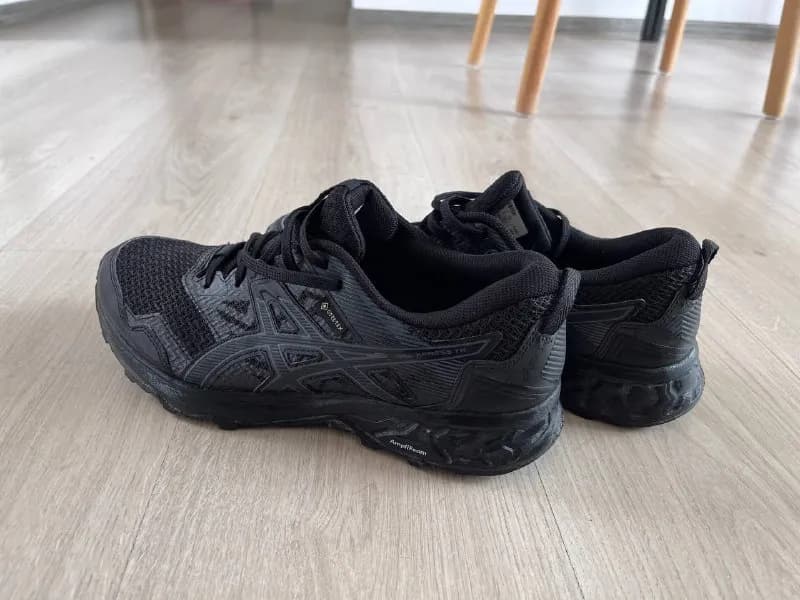 Asics gore tex. Чёрная пантера. Размер 10.5 US по женской маркировке. Где-то 42 это.Ждут походы в го — Тбилиси — 120 ₾